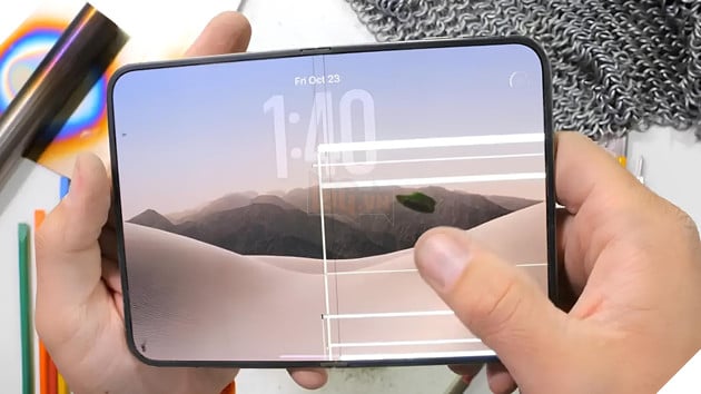 iFixit mổ xẻ iPhone Duo, đưa ra 3 giả thuyết về lỗi màn hình gập bị nứt 2